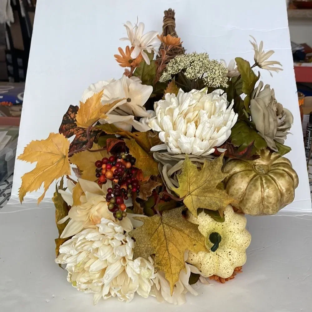 ‎CORNUCOPIA OF AUTUMN COLORS ARRANGEMENT